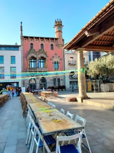 Plaza de la Porxada de Granollers con el Ayuntamiento al fondo